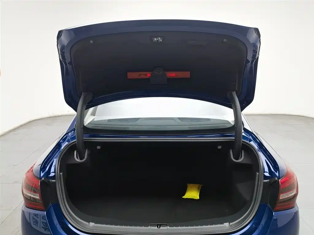 Hongqi Hongqi H5 2022 Classic Facelift 1.8T Automatic Smart Connect Flag Enjoyment Edition