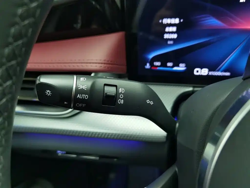 Hongqi Hongqi H5 2023 2.0T Auto Smart Connect Flag Comfort