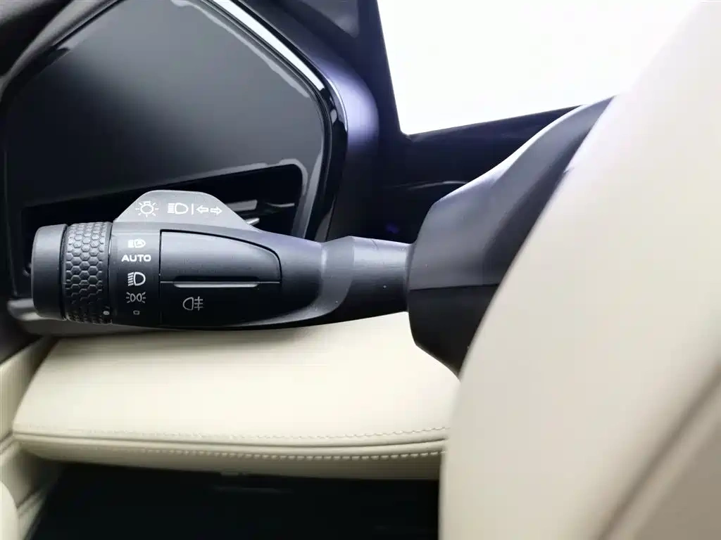 Geely Xingyue L 2025 Oriental Glory 2.0TD Automatic AWD Moon View Edition