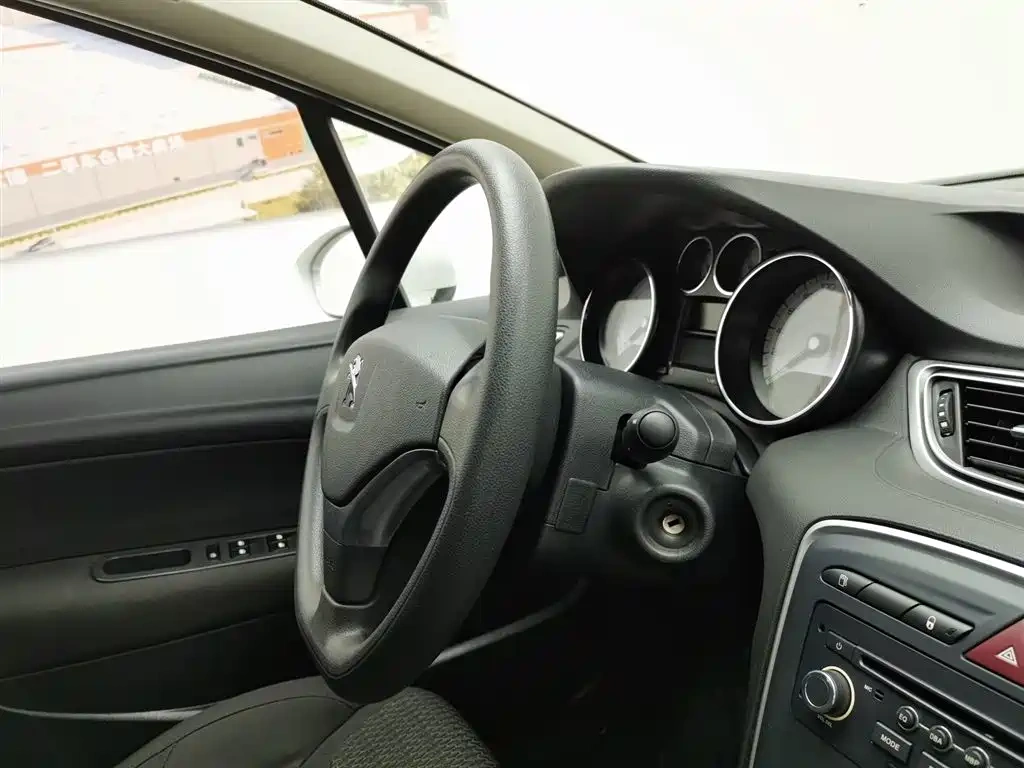 Peugeot Peugeot 308 2014 Model Joy Edition Classic 1.6L Automatic Superior Style