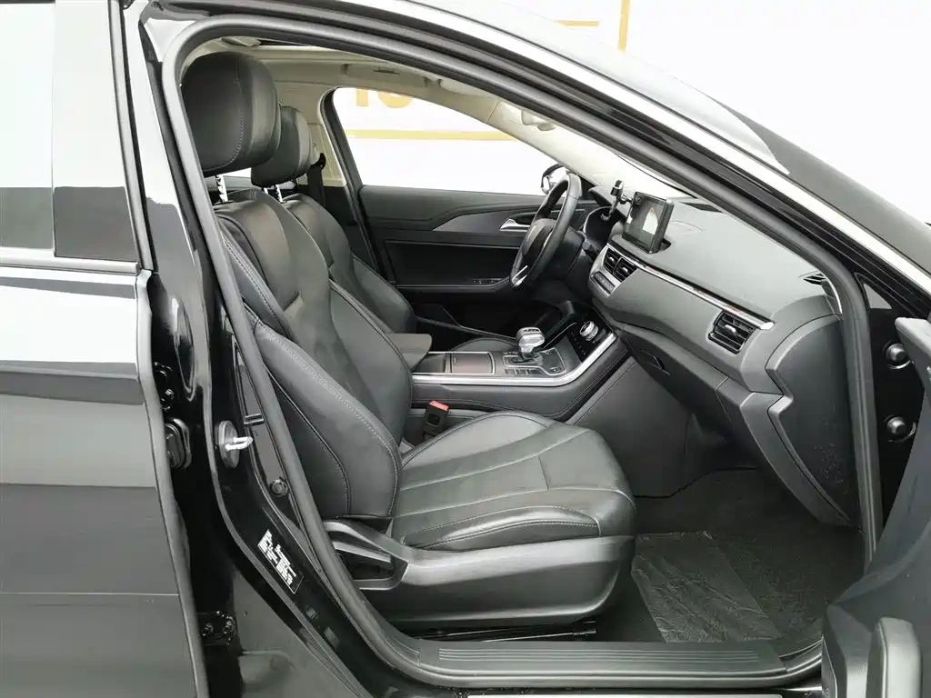 Hongqi Hongqi H5 2022 Classic Facelift 1.8T Automatic Smart Connect Flag Rhythm Edition