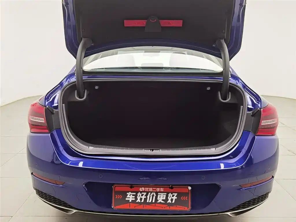 Hongqi Hongqi H5 2022 Classic 1.8T Auto Smart Connect Flagship Enjoyment Edition