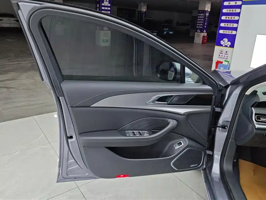 Hongqi Hongqi H5 2023 2.0T Auto Smart Connect Flag Enjoy