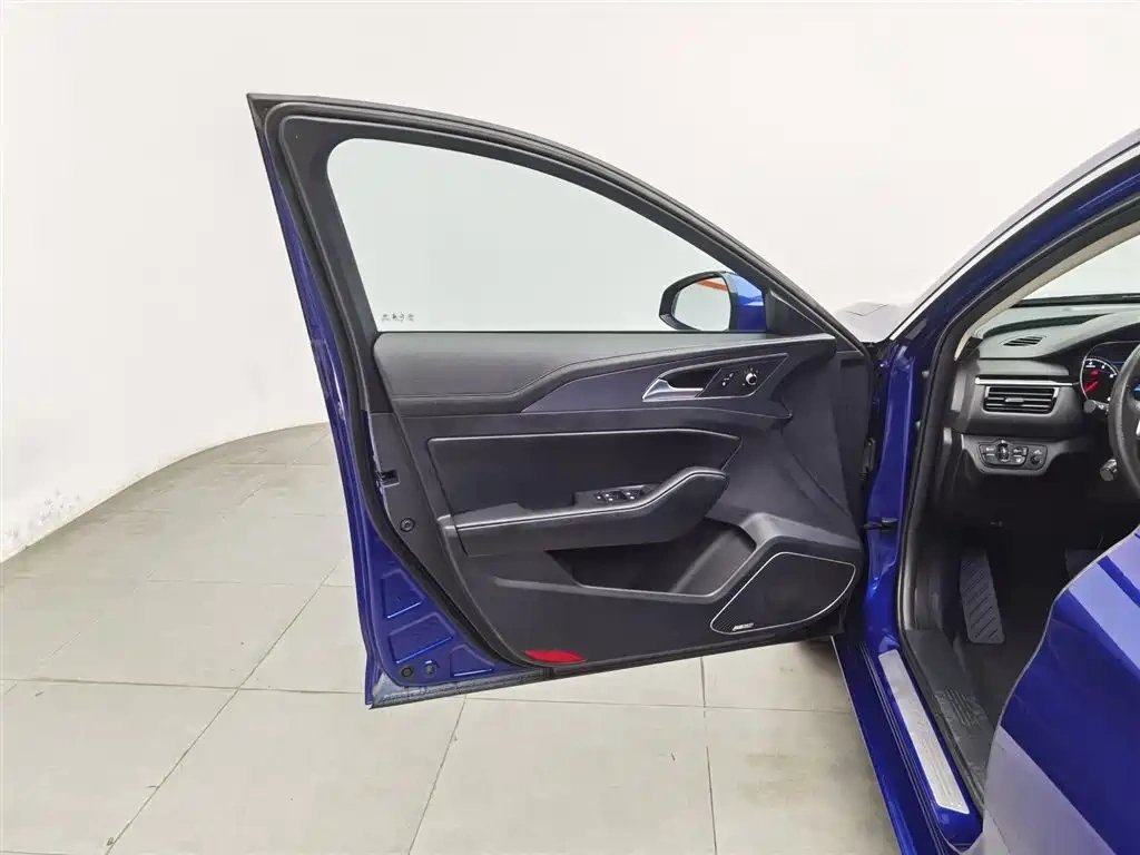 Hongqi Hongqi H5 2022 Classic 1.8T Auto Smart Connect Flagship Enjoyment Edition
