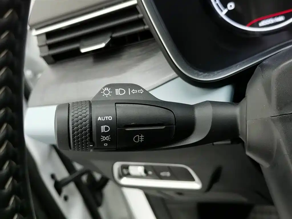 Geely Emgrand S 2022 1.4T CVT Crossover Player