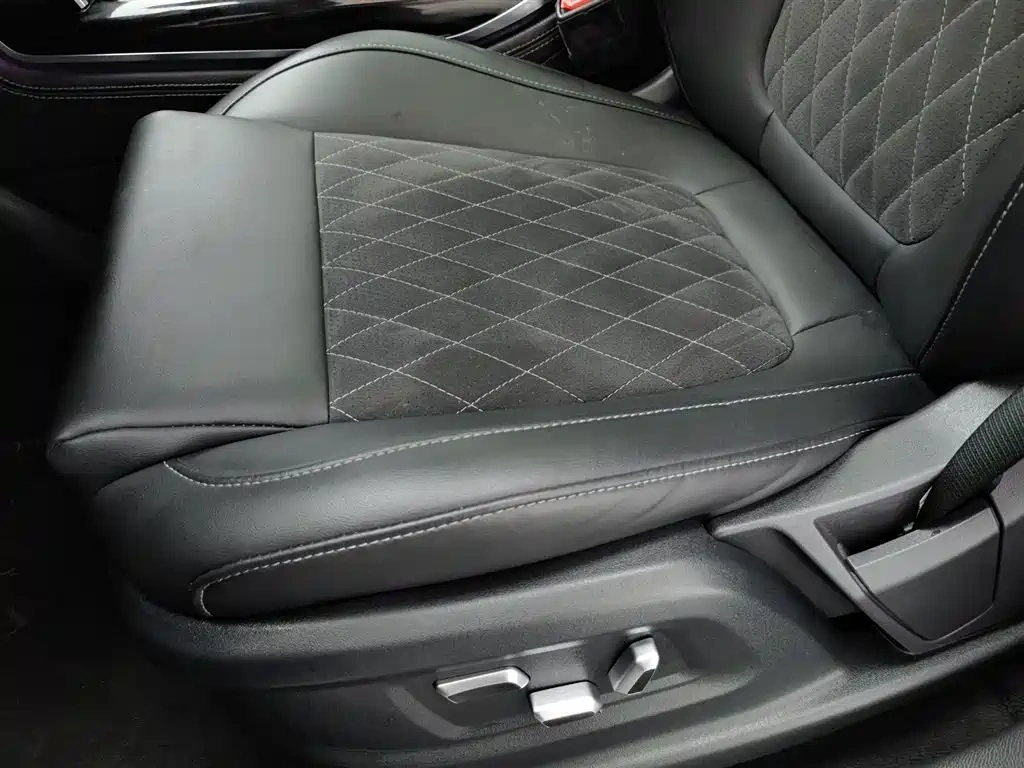 Hongqi Hongqi HS7 2019 3.0T Automatic 4WD Smart Connection Flag Enjoy Edition