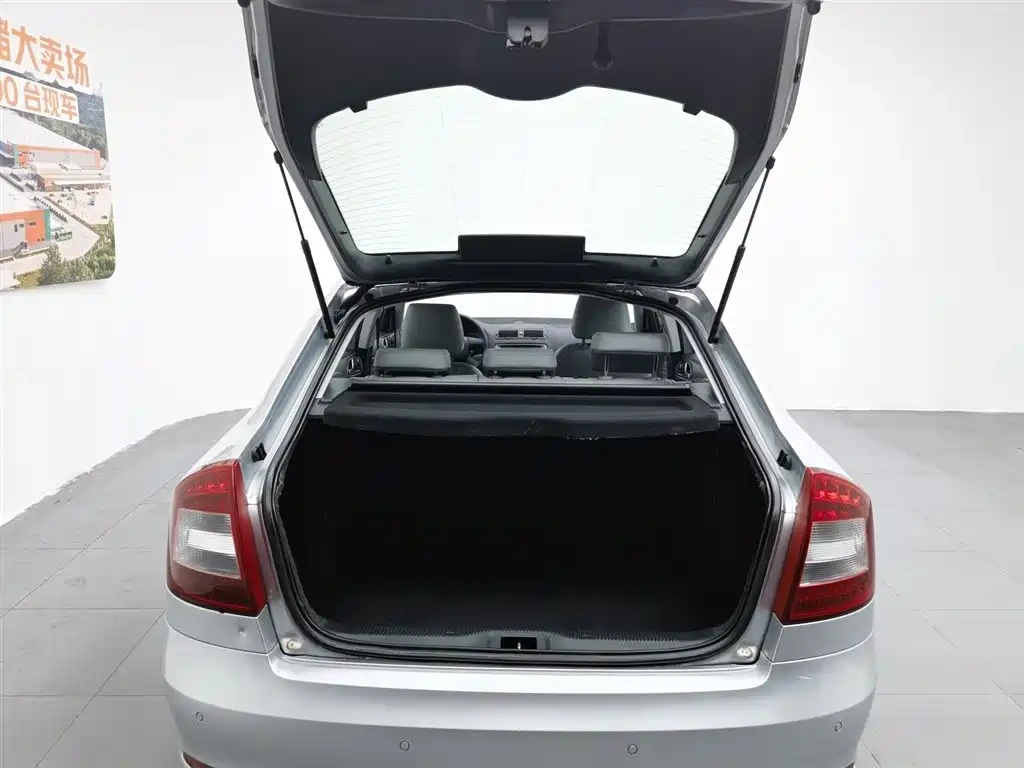 Škoda Octavia 2010 Model 2.0L Automatic Elegance Edition
