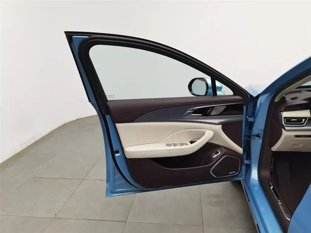 Hongqi Hongqi H5 2023 2.0T Auto Smart Connect Flagship
