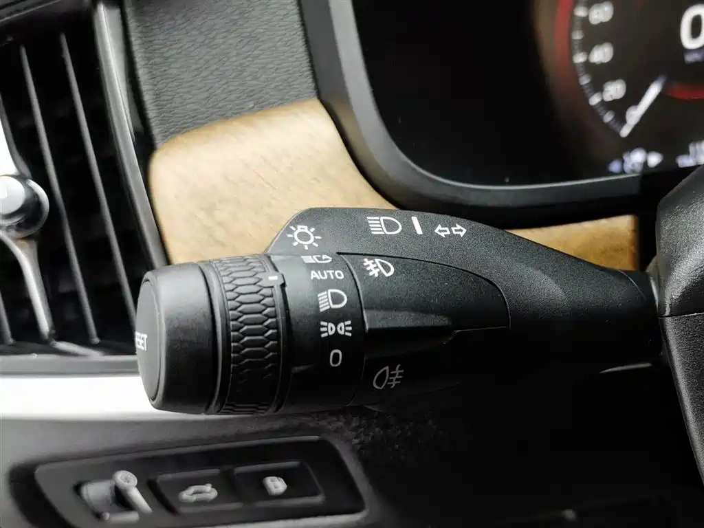 Volvo Volvo S90 Plug-in Hybrid 2020 Model T8 E-Drive Hybrid Intelligent Luxury Edition