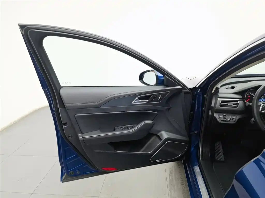 Hongqi Hongqi H5 2022 Classic Facelift 1.8T Automatic Smart Connect Flag Enjoyment Edition