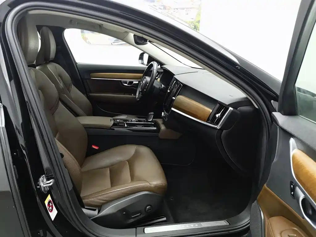 Volvo Volvo S90 Plug-in Hybrid 2020 Model T8 E-Drive Hybrid Intelligent Luxury Edition
