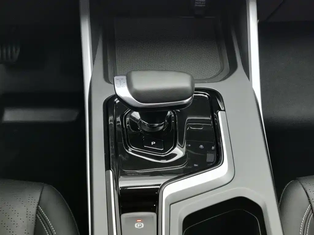 Geely Emgrand Methanol 2022 4th Gen 1.8L DHT Methanol Edition