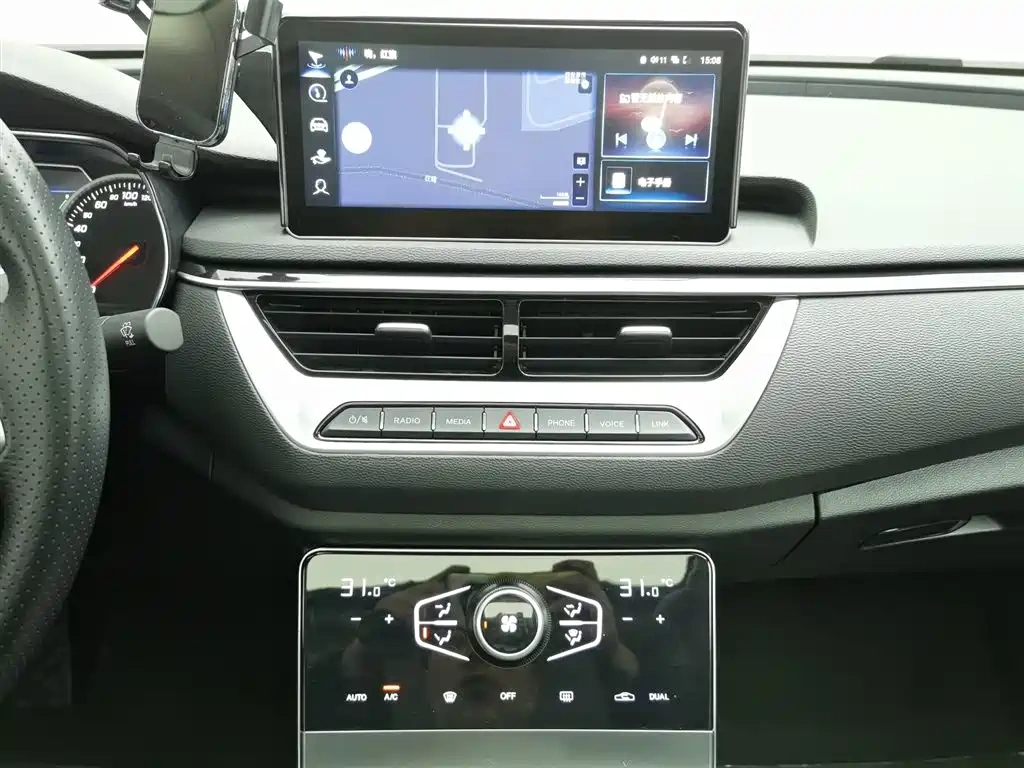 Hongqi Hongqi H5 2022 Classic Facelift 1.8T Automatic Smart Connect Flag Rhythm Edition