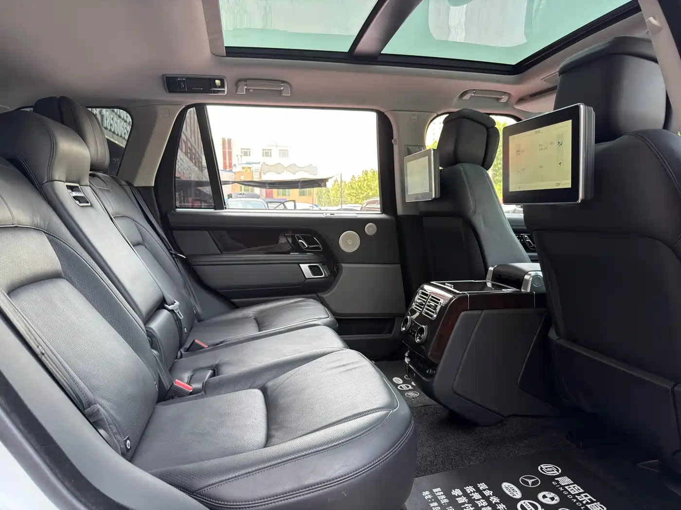 Land Rover Range Rover 2021 3.0 L6 Heritage Extended Classic Edition