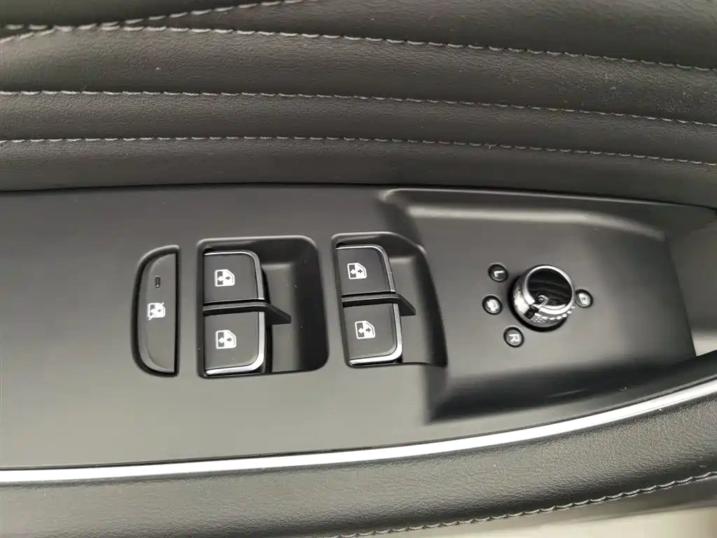 Hongqi Hongqi HS5 2022 Facelift 2.0T Smart Flag Enjoyment Edition