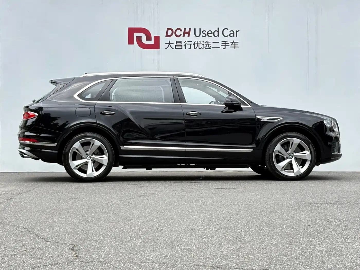 Bentley Bentayga 2023 4.0T V8 Long Wheelbase Version