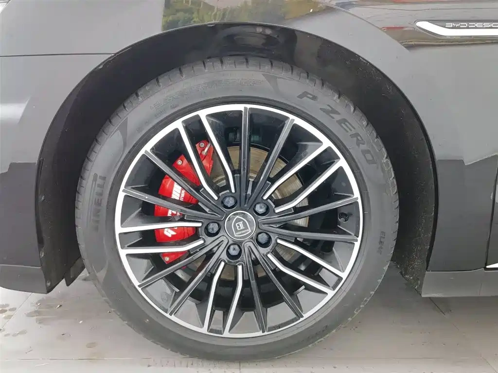 BYD Han 2024 DM-i Glory Edition 121KM Honor