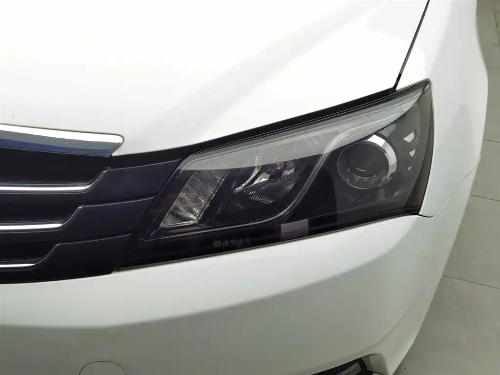 Geely Emgrand 2014 Hatchback 1.5L CVT Elite