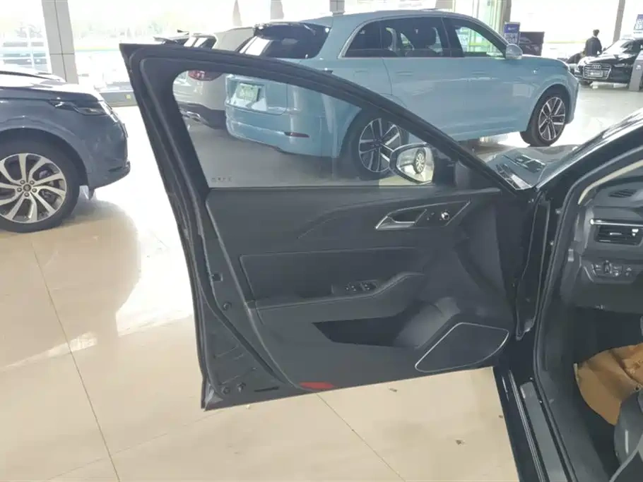 Hongqi Hongqi H5 2022 Classic Facelift 1.8T Automatic Smart Connect Flag Rhythm Edition