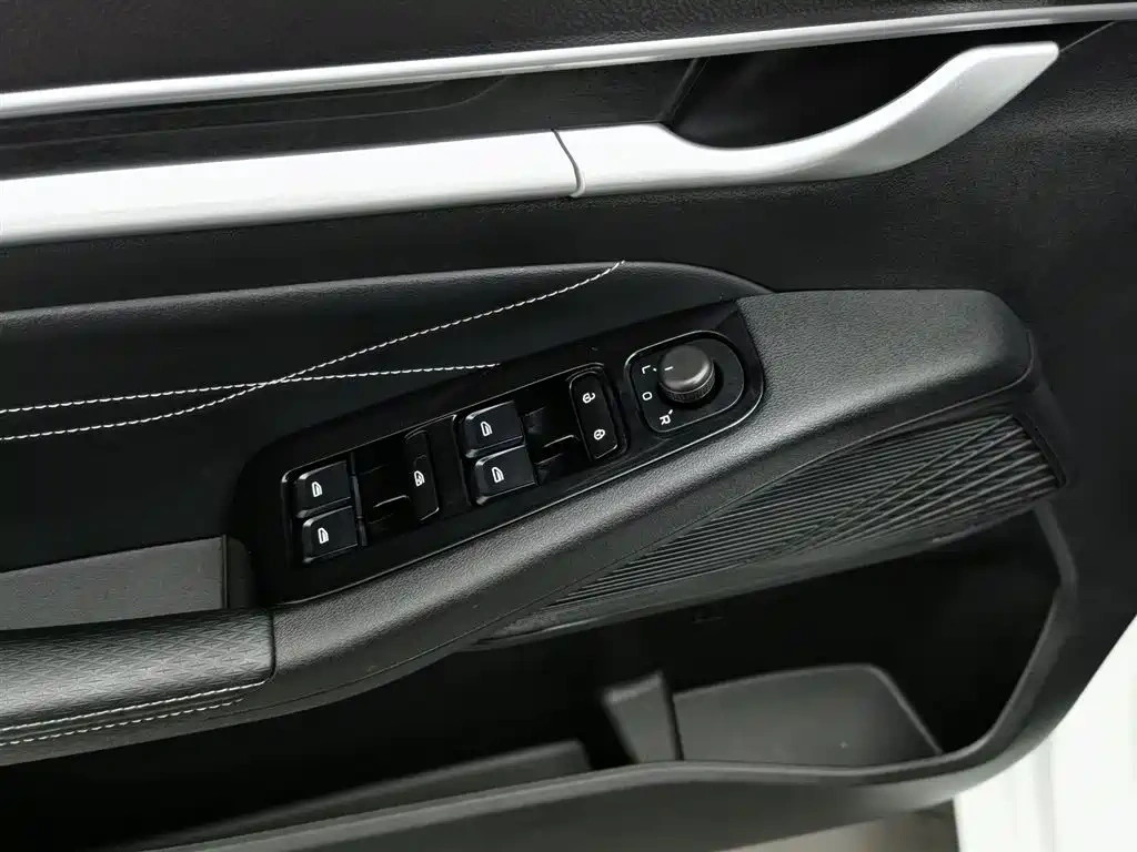Geely Emgrand 2025 4th Gen 1.5L Manual Soaring Dragon Edition