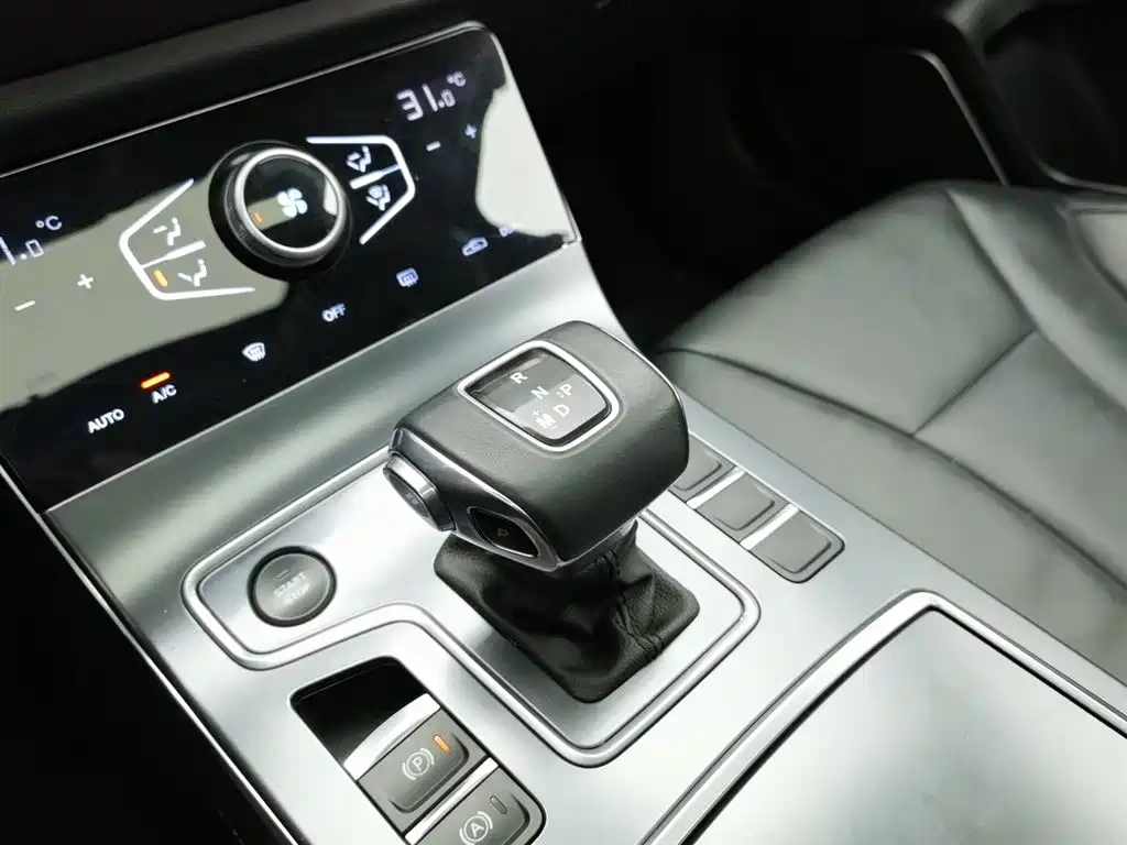 Hongqi Hongqi H5 2022 Classic Facelift 1.8T Automatic Smart Connect Flag Rhythm Edition