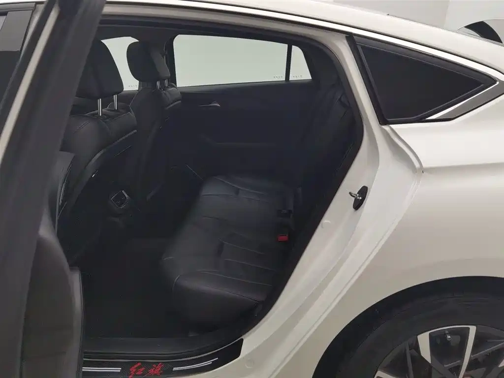 Hongqi Hongqi H5 2020 1.5T DCT Qi Rhythm Edition