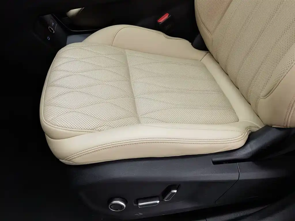 Geely Xingyue L 2025 Oriental Glory 2.0TD Automatic AWD Moon View Edition