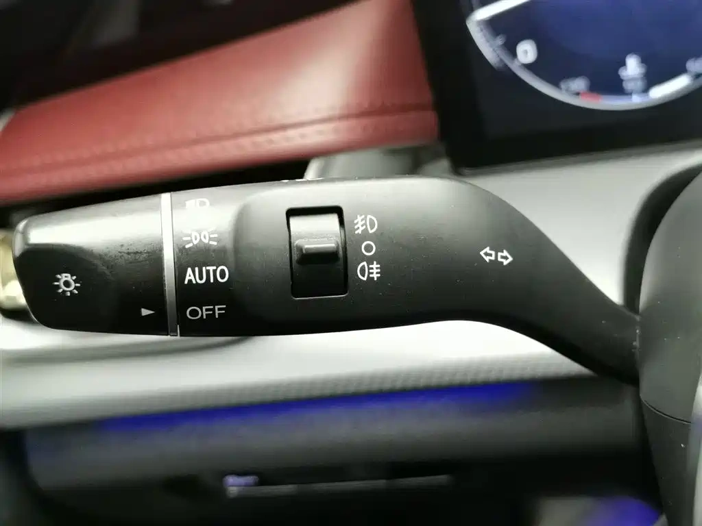 Hongqi Hongqi H5 2024 2.0T Automatic Smart Connect Flag Smooth Edition