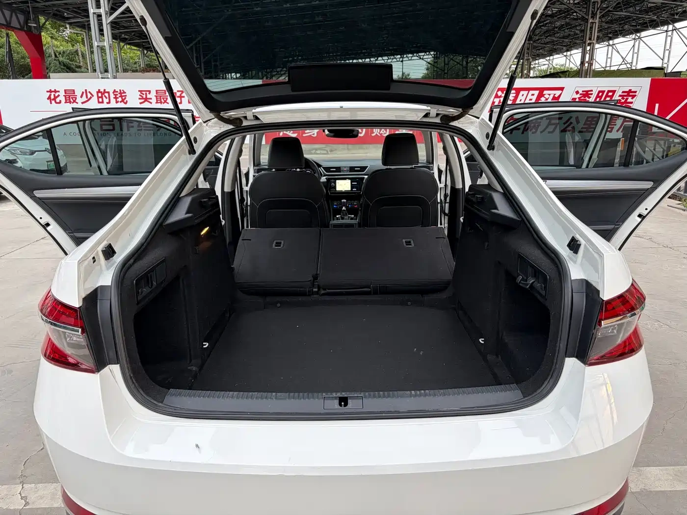 Škoda Superb 2021 TSI330 DSG Comfort Edition