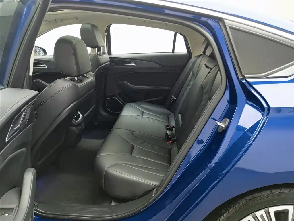 Hongqi Hongqi H5 2022 Classic Facelift 1.8T Automatic Smart Connect Flag Enjoyment Edition