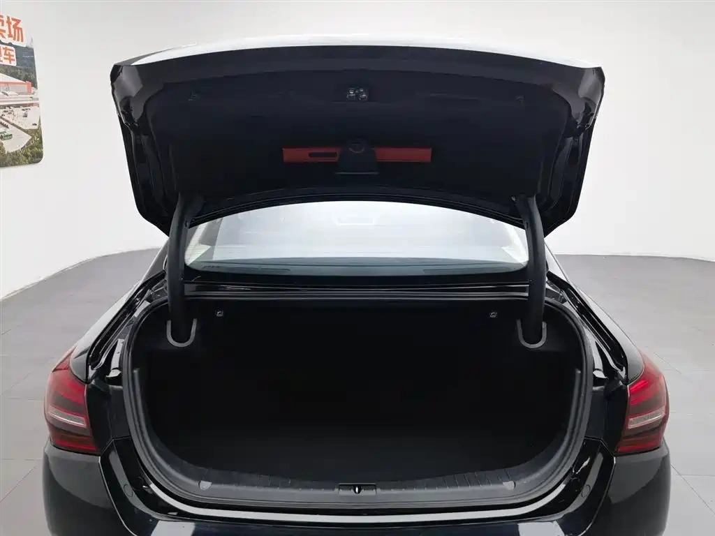 Hongqi Hongqi H5 2022 Classic Facelift 1.5T DCT Flag Rhythm Edition