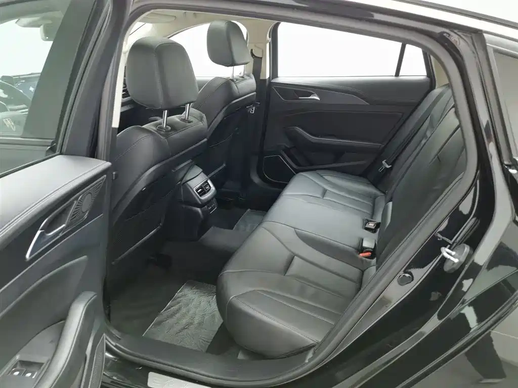 Hongqi Hongqi H5 2022 Classic Facelift 1.8T Automatic Smart Connect Flag Rhythm Edition