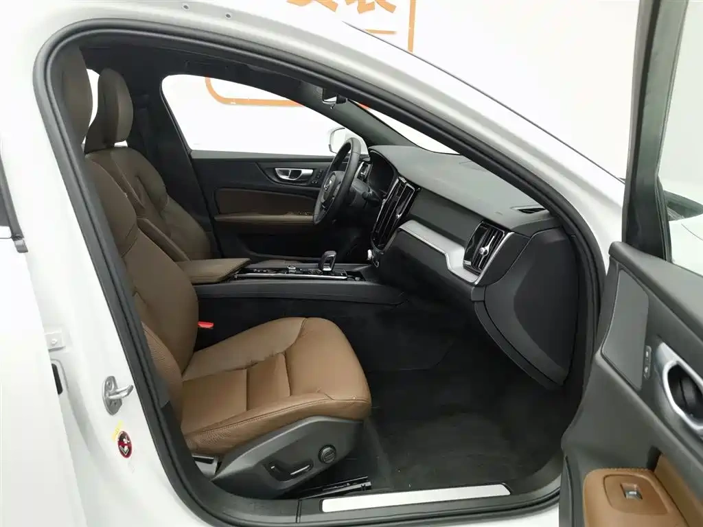 Volvo Volvo S60 2024 B4 Elegance Luxury Edition