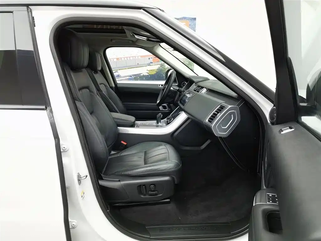 Land Rover Range Rover Sport 2021 3.0 L6 SE