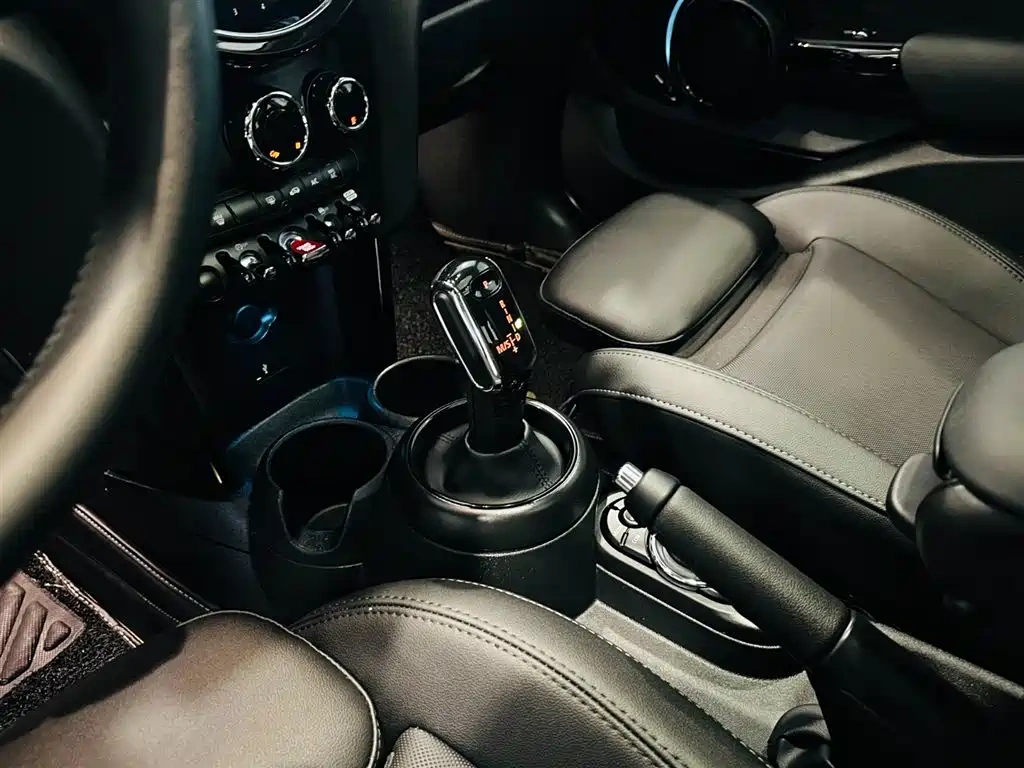 MINI MINI 2023 Facelift 1.5T COOPER Artist 5-Door