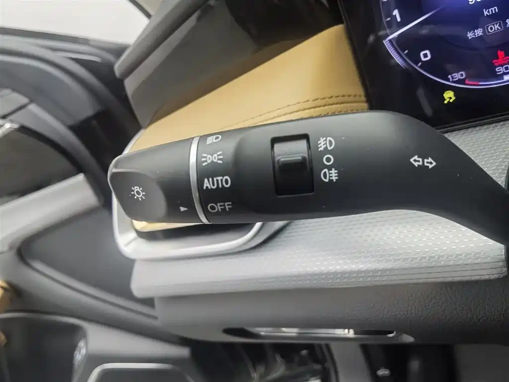 Hongqi Hongqi H5 2023 2.0T Auto Smart Connect Flagship