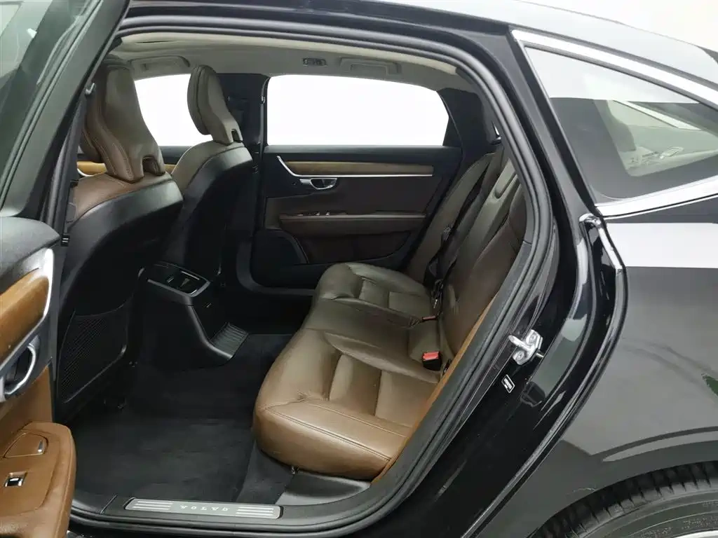 Volvo Volvo S90 Plug-in Hybrid 2020 Model T8 E-Drive Hybrid Intelligent Luxury Edition