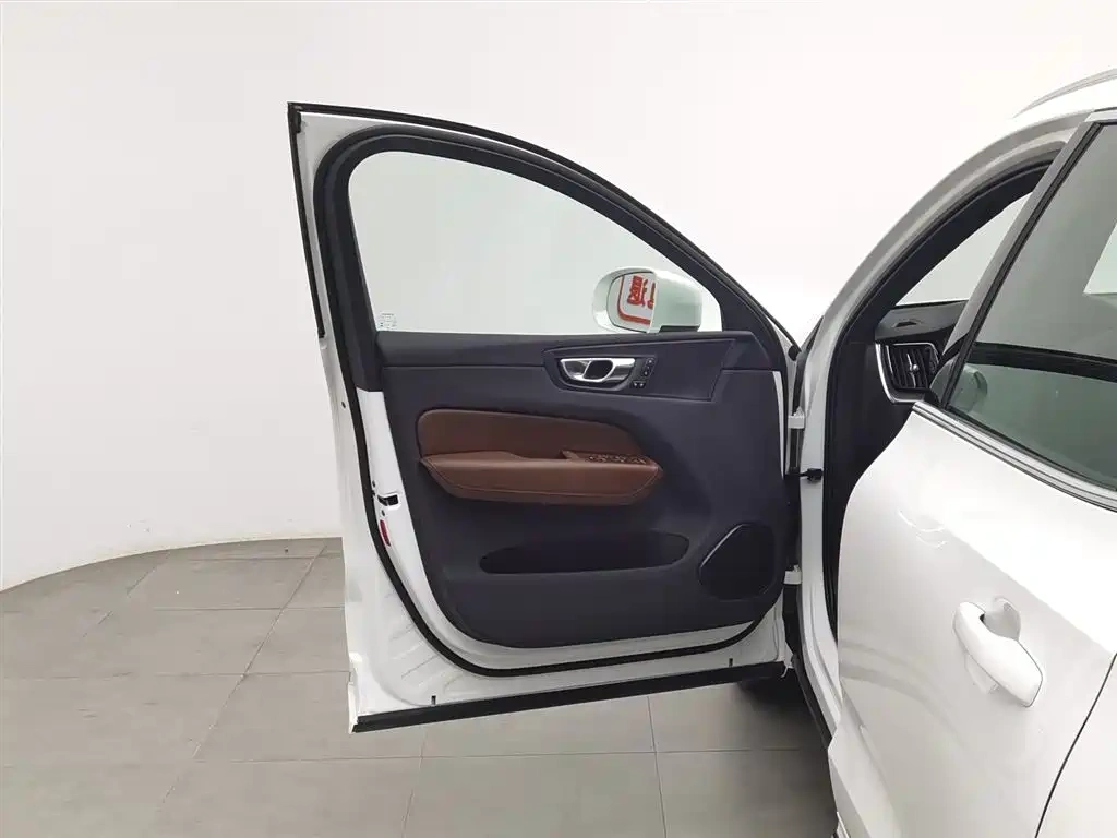 Volvo Volvo XC60 2025 B5 AWD Smart Luxury Edition