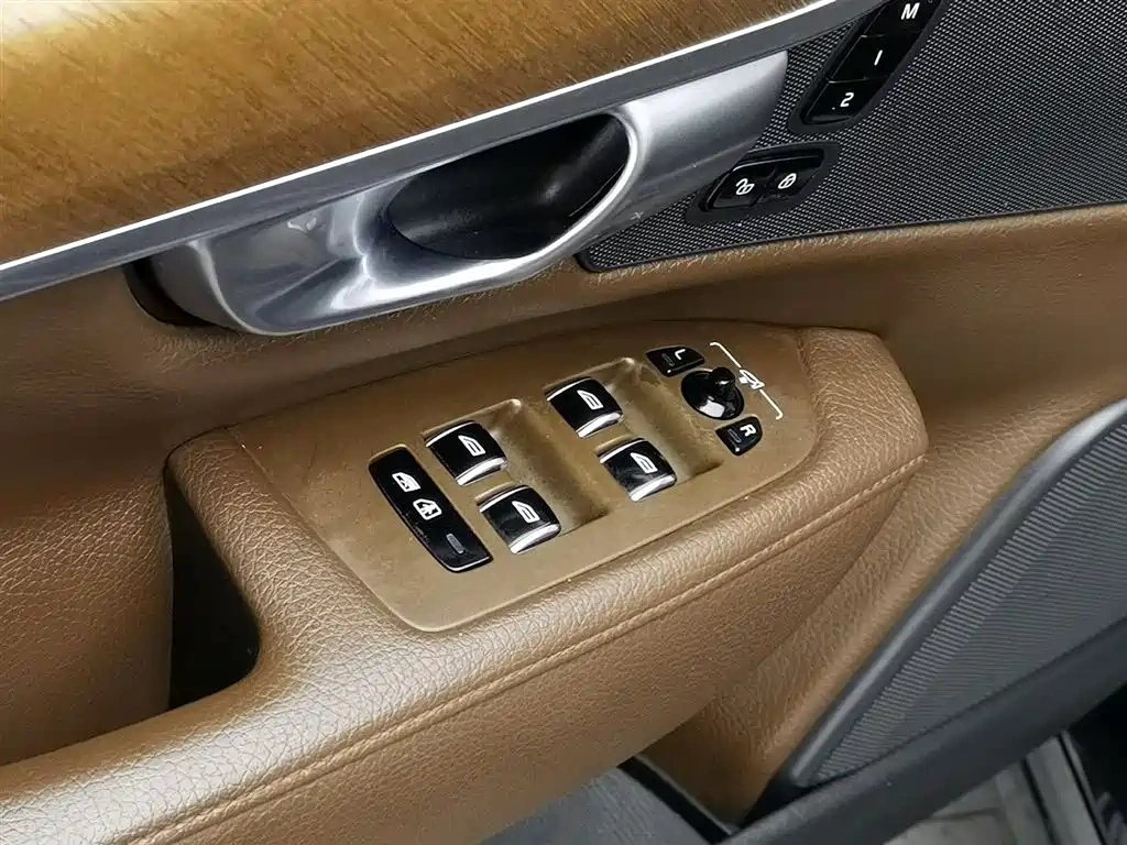 Volvo Volvo S90 Plug-in Hybrid 2020 Model T8 E-Drive Hybrid Intelligent Luxury Edition