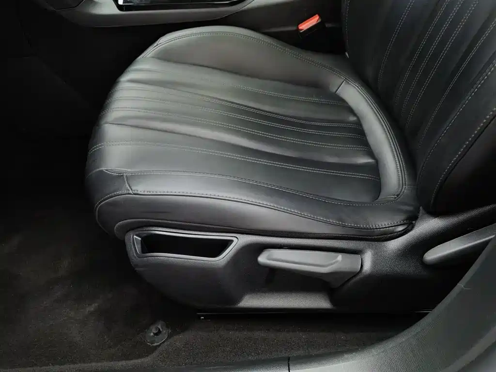 Peugeot Peugeot 408 2022 1.6T Light Chaser Edition