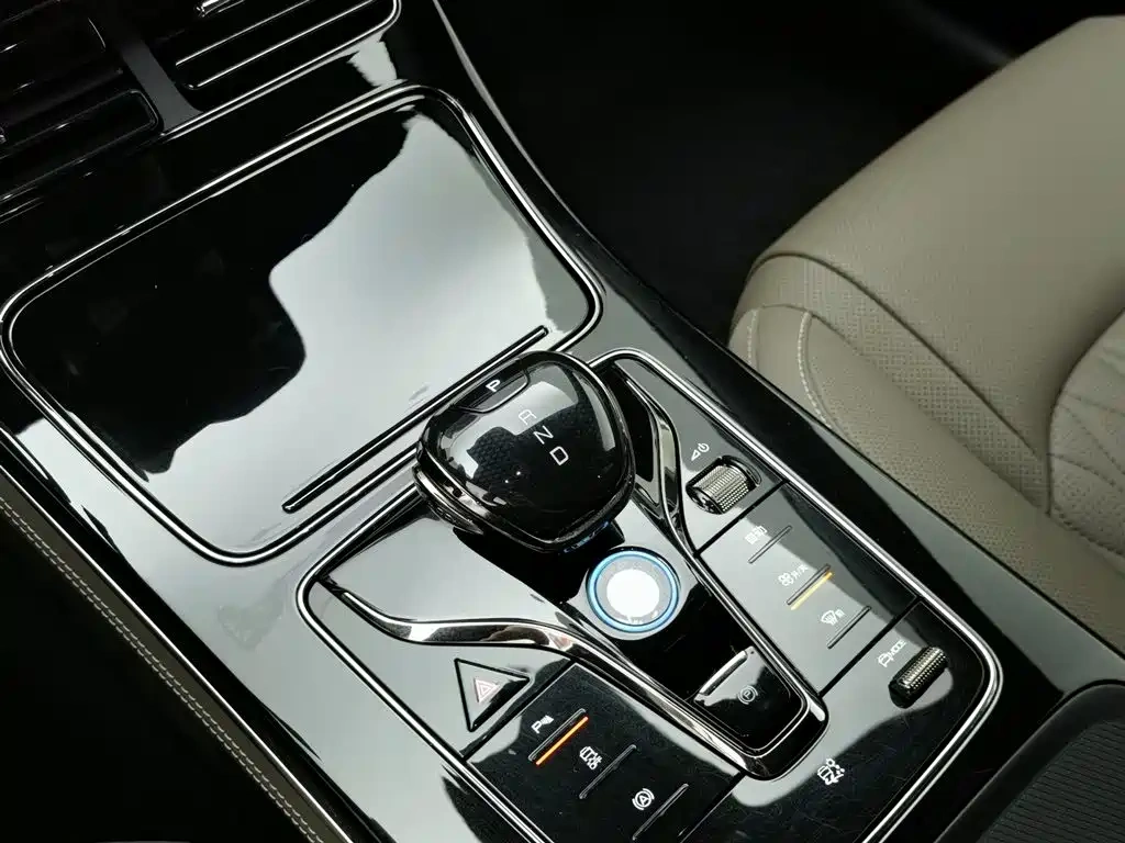 BYD Han 2024 DM-i Glory Edition 121KM Honor