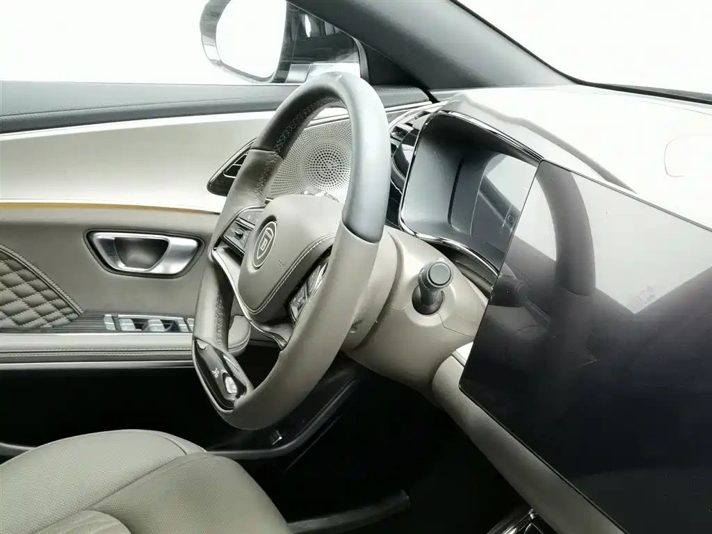 BYD Han 2024 DM-i Glory Edition 121KM Honor