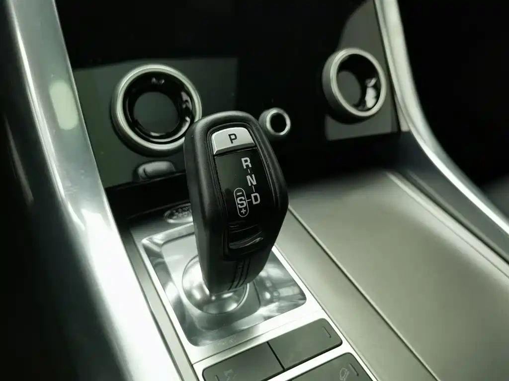 Land Rover Range Rover Sport 2021 3.0 L6 SE