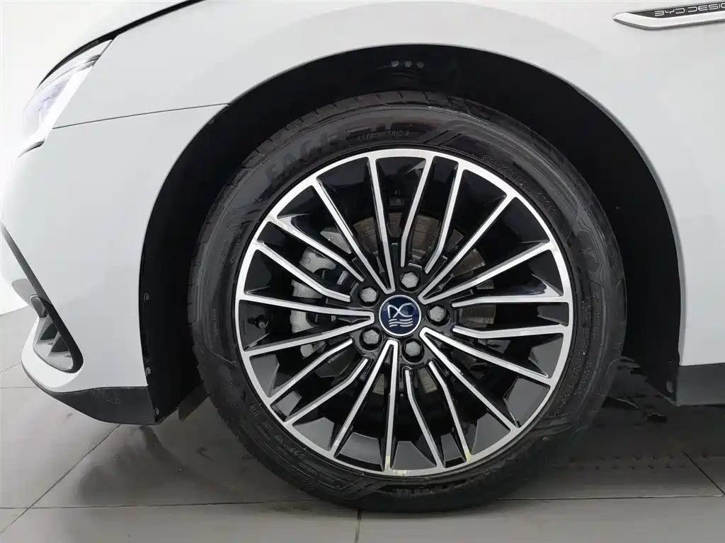 BYD Han 2024 DM-i Glory Edition 121KM Honor