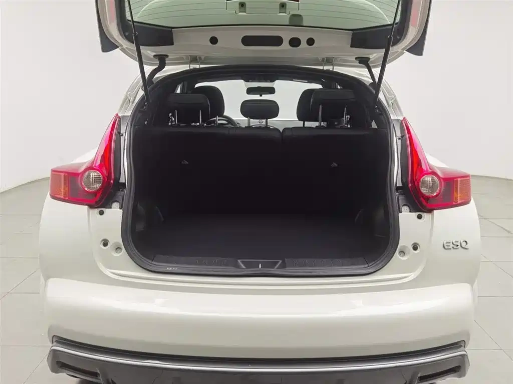 Infiniti Infiniti ESQ 2014 1.6L Free Edition