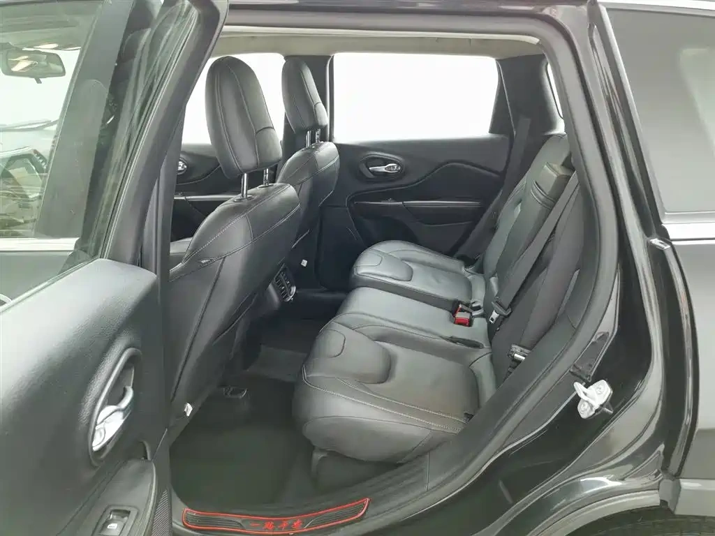 Jeep Cherokee 2017 2.0L Superior Edition