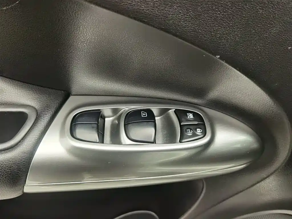 Infiniti Infiniti ESQ 2014 1.6L Free Edition