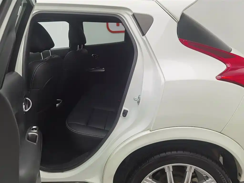Infiniti Infiniti ESQ 2014 1.6L Free Edition