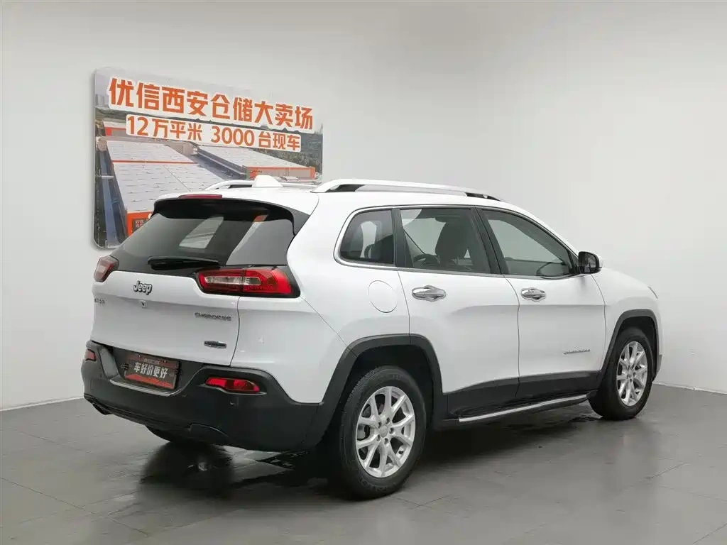 Jeep Cherokee 2016 2.0L Superior Edition