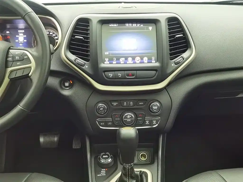 Jeep Cherokee 2017 2.4L Superior Edition